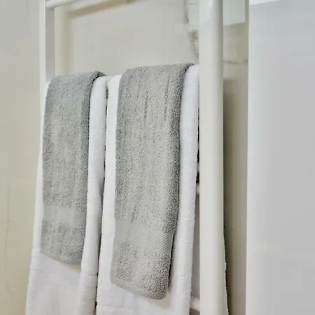 Phaedrus Living Seaview Luxury Flat Marina Court 213