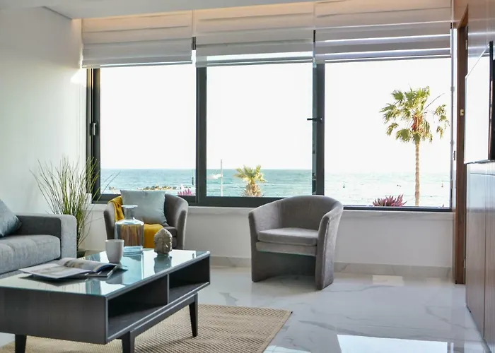 Phaedrus Living Seaview Luxury Flat Marina Court 213 Apartmán