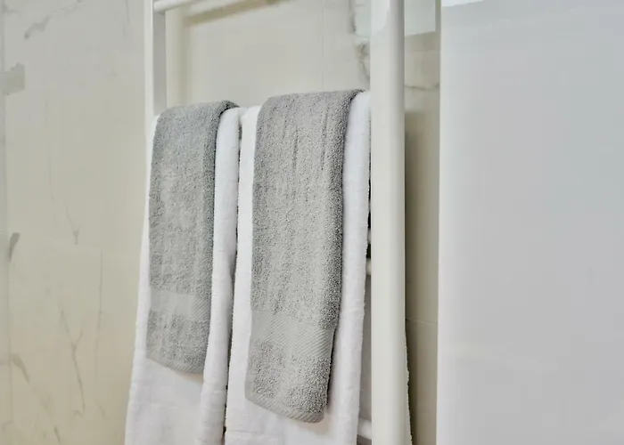 Phaedrus Living Seaview Luxury Flat Marina Court 213